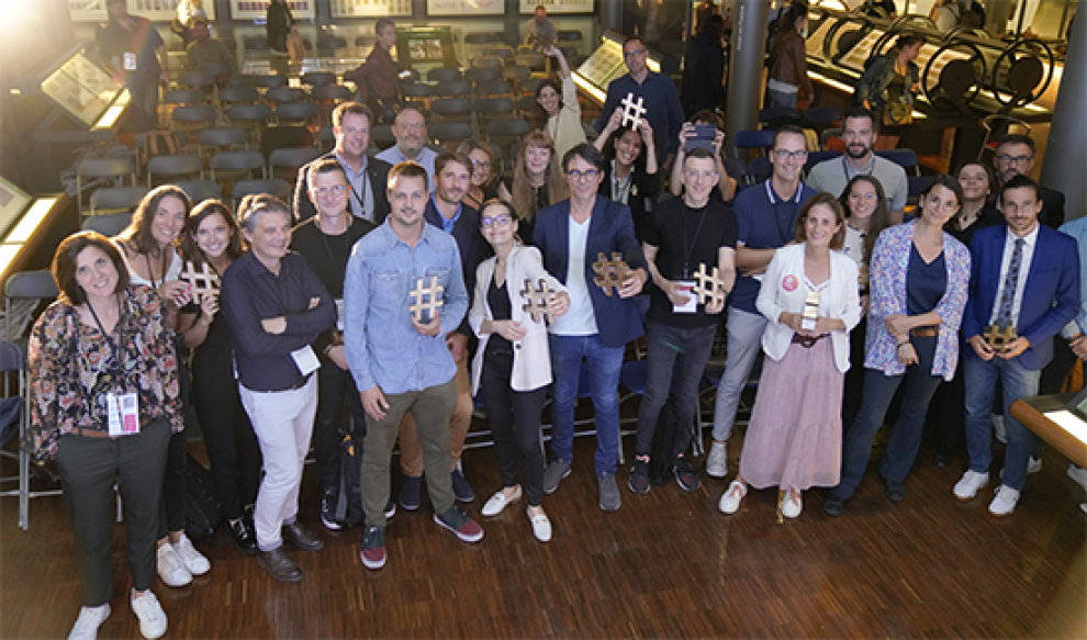 Les lauréats et les membres du jury des Hashtags 2022 lors de la cérémonie de remise des prix